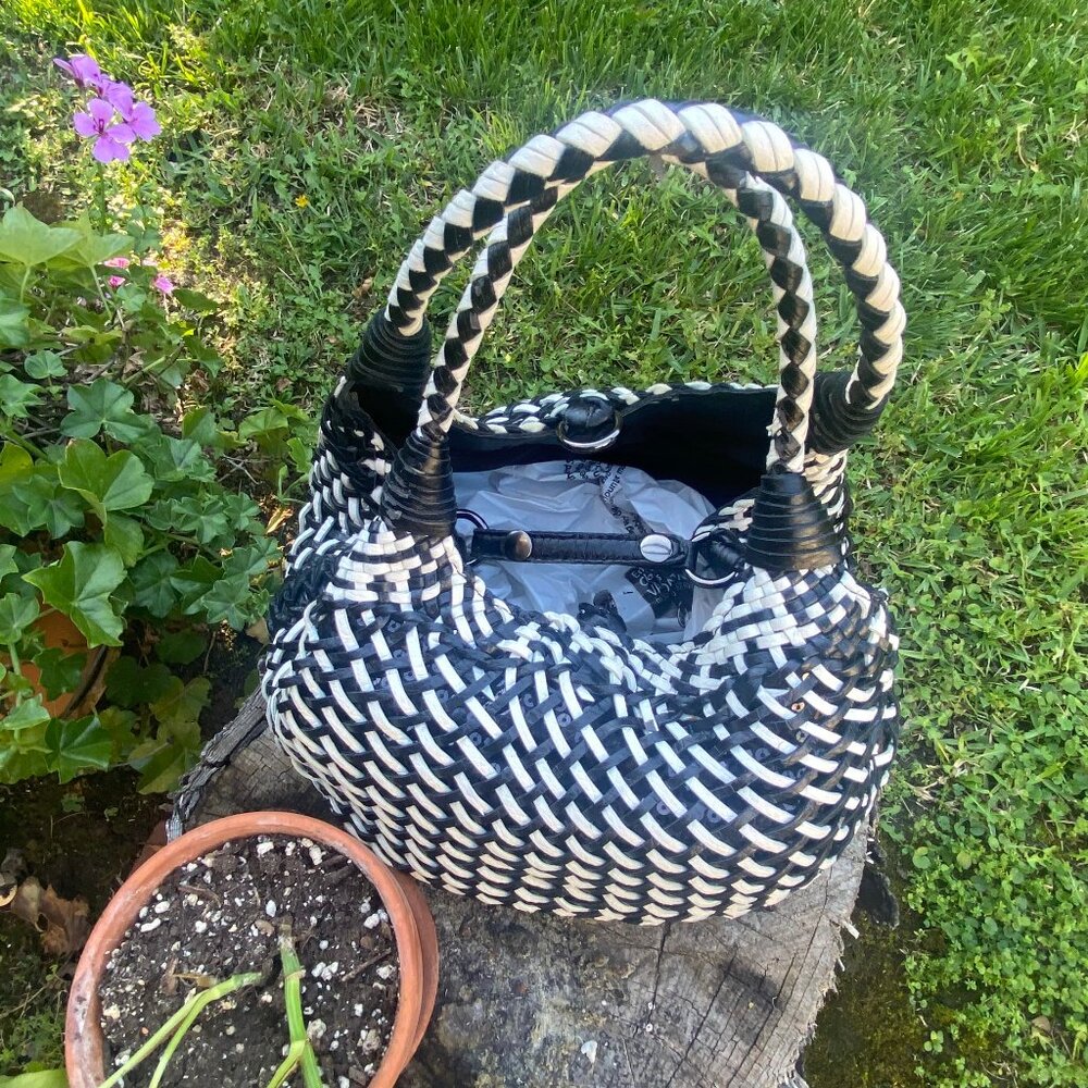 Black and White Woven Faux Leather Handbag - Picture 4 of 15